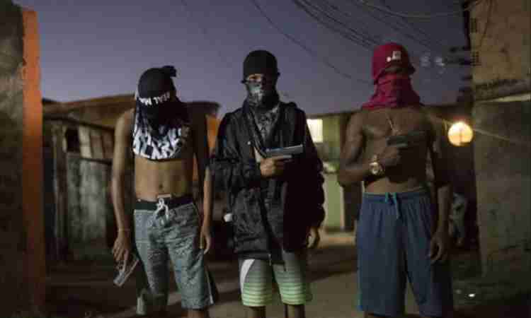 Terror das facções faz com que escolas de Fortaleza cogitem aulas à distância